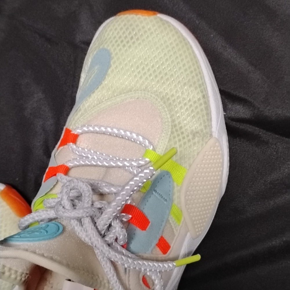 Stylish Women's Athletic Shoes in Cream and Blue - Picture 12 of 16